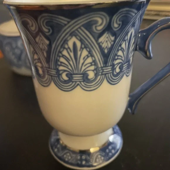 Beautiful Set of Bombay Company Teapot, Sugar bowl and Three mugs/cups. - Picture 8 of 9